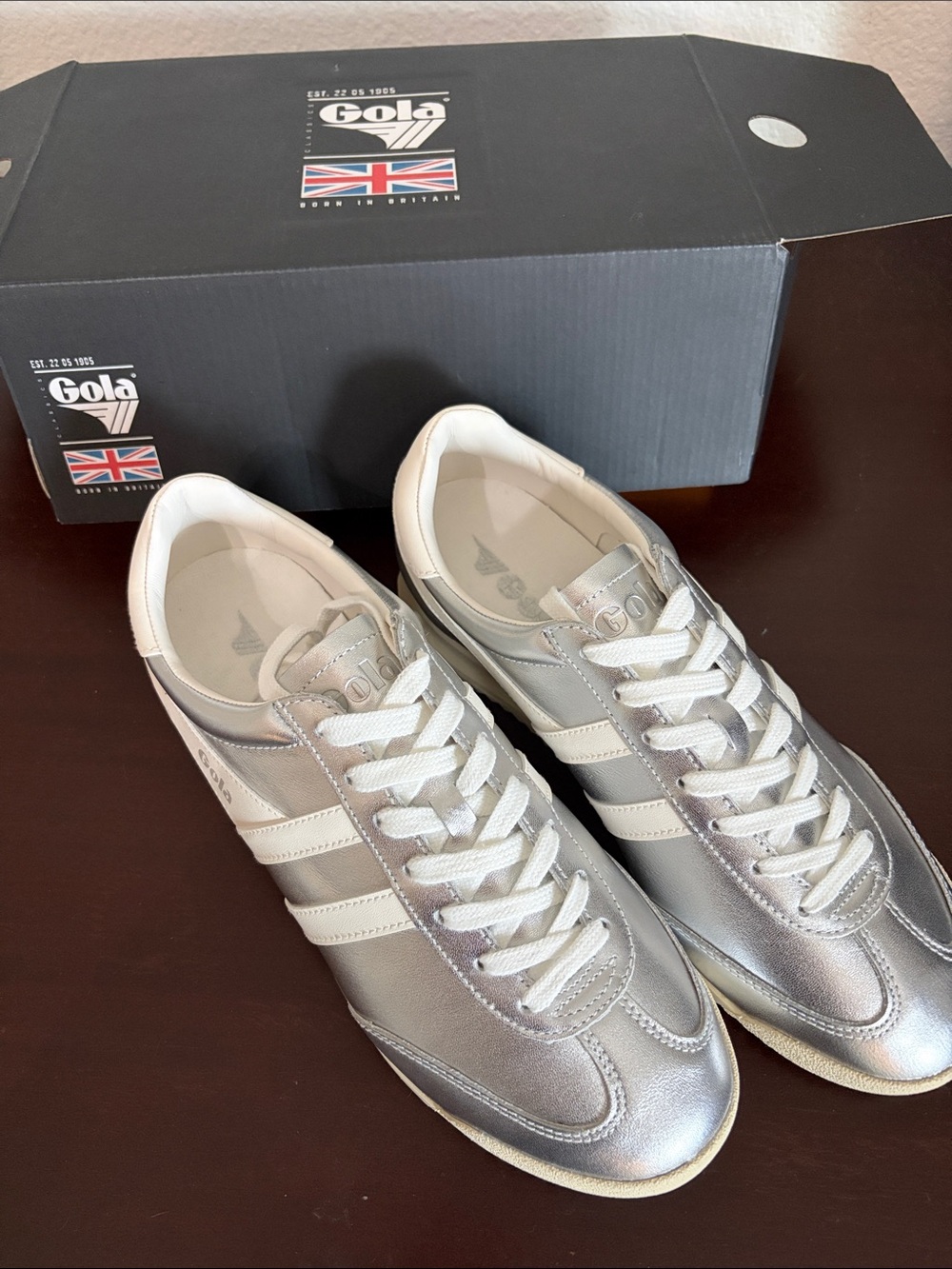 Gola Men's Silver and White Retro Runner Sneakers